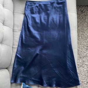 Very lightly used babaton slip skirt in starboard